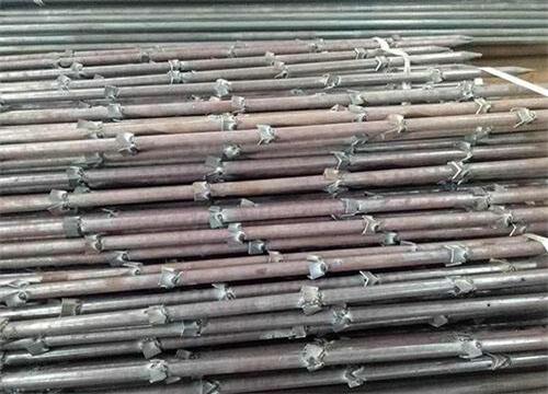 翠峦隧道钢花管